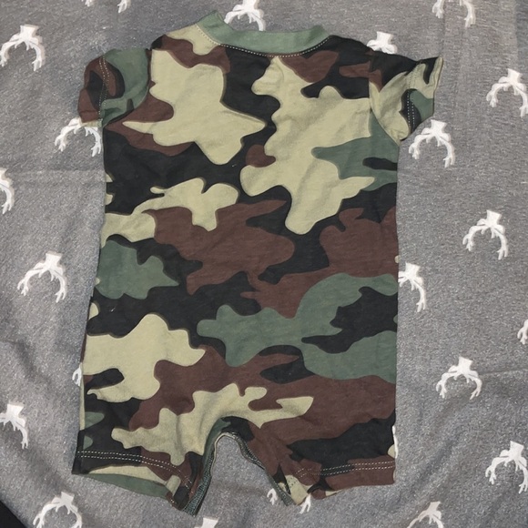 Newborn Levi’s Onesie - Picture 2 of 3